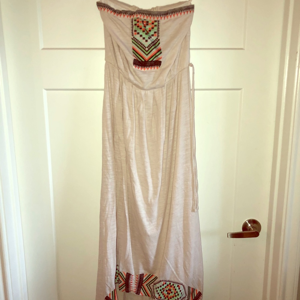 Strapless dress that ties at the waist!